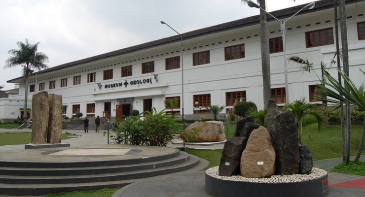 Tempat Wisata di Bandung - Museum Geologi