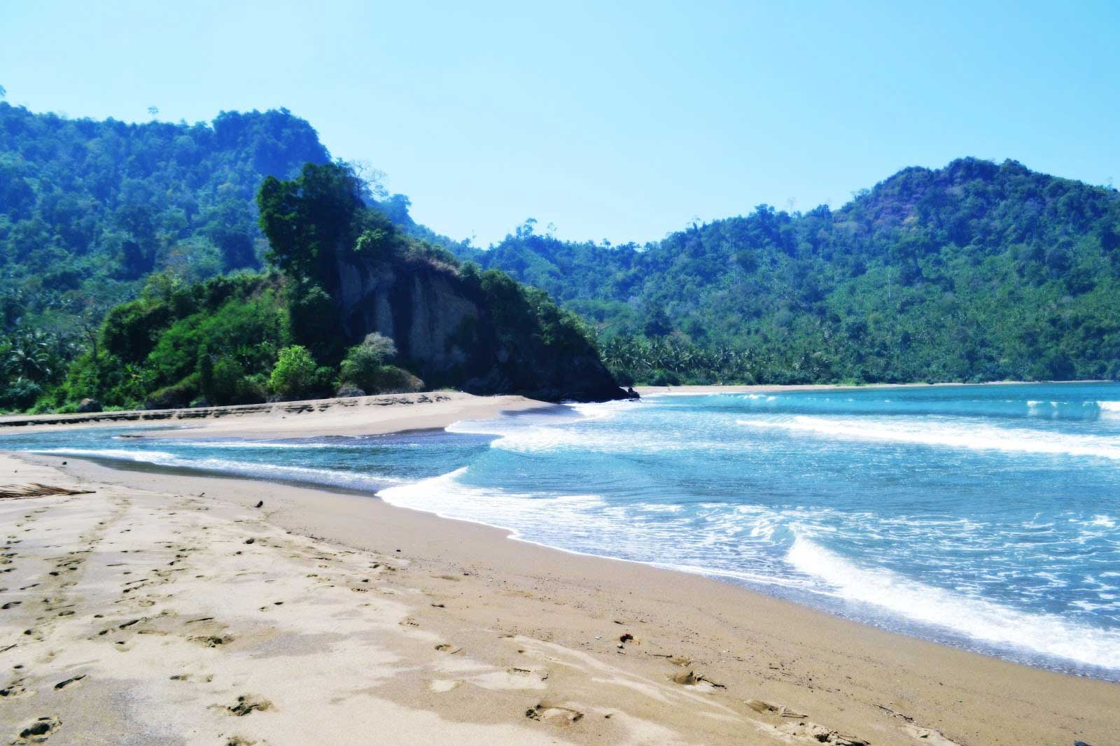 Tempat Wisata di Malang - Pantai Sipelot 