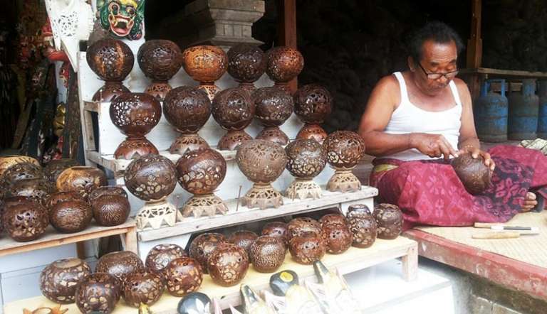 Menjelajahi Pesona Motif Batik: Sebuah Perjalanan Melalui Seni dan Budaya