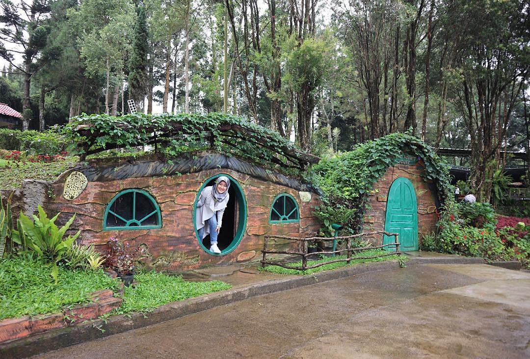 Tempat Wisata di Bogor - House The Hobbit