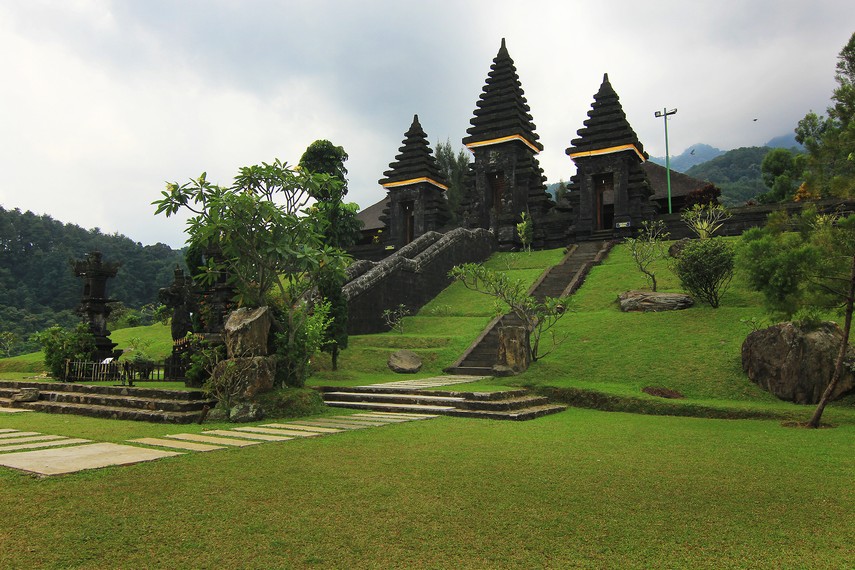 Tempat Wisata di Bogor - Pura Parahyangan Agung Jagatkartta