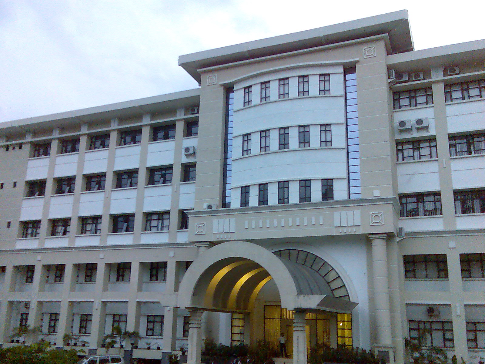 Universitas yang dahulunya bernama IKIP Institut Keguruan dan Ilmu Pendidikan ini sejak awal tahun 2000