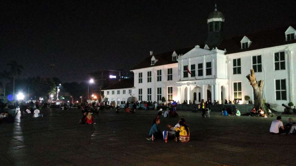Stasiun Jakarta Kota Malam Hari Silvy Gambar